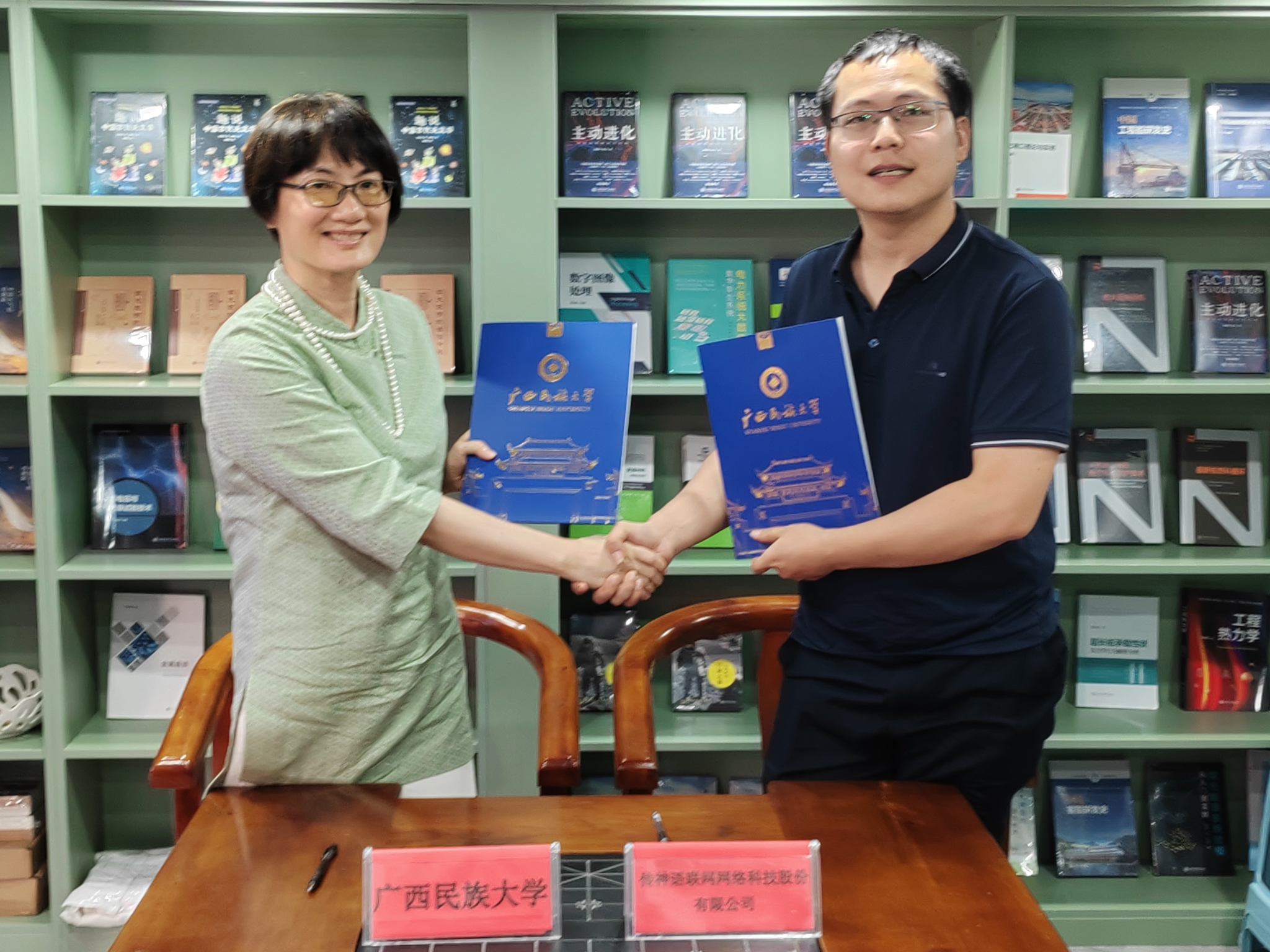 m88明昇与传神语联网网络科技股份有限公司签订翻译实习实践基地协议